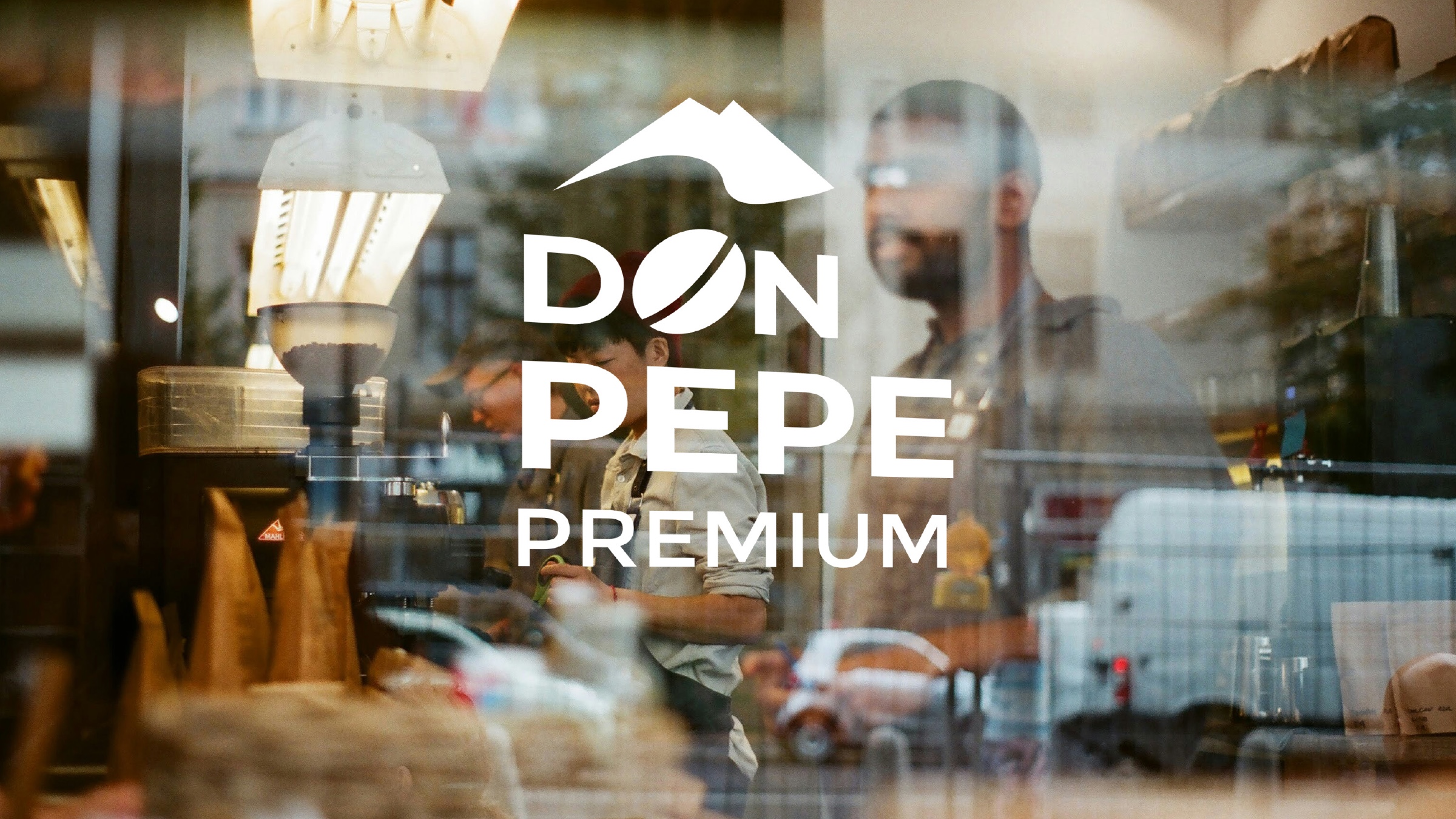 Aplicación de Don Pepe Premium en una fachada comercial